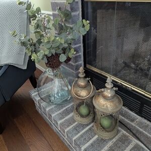 Elegant Gold Lantern Accents for Sophisticated Decor